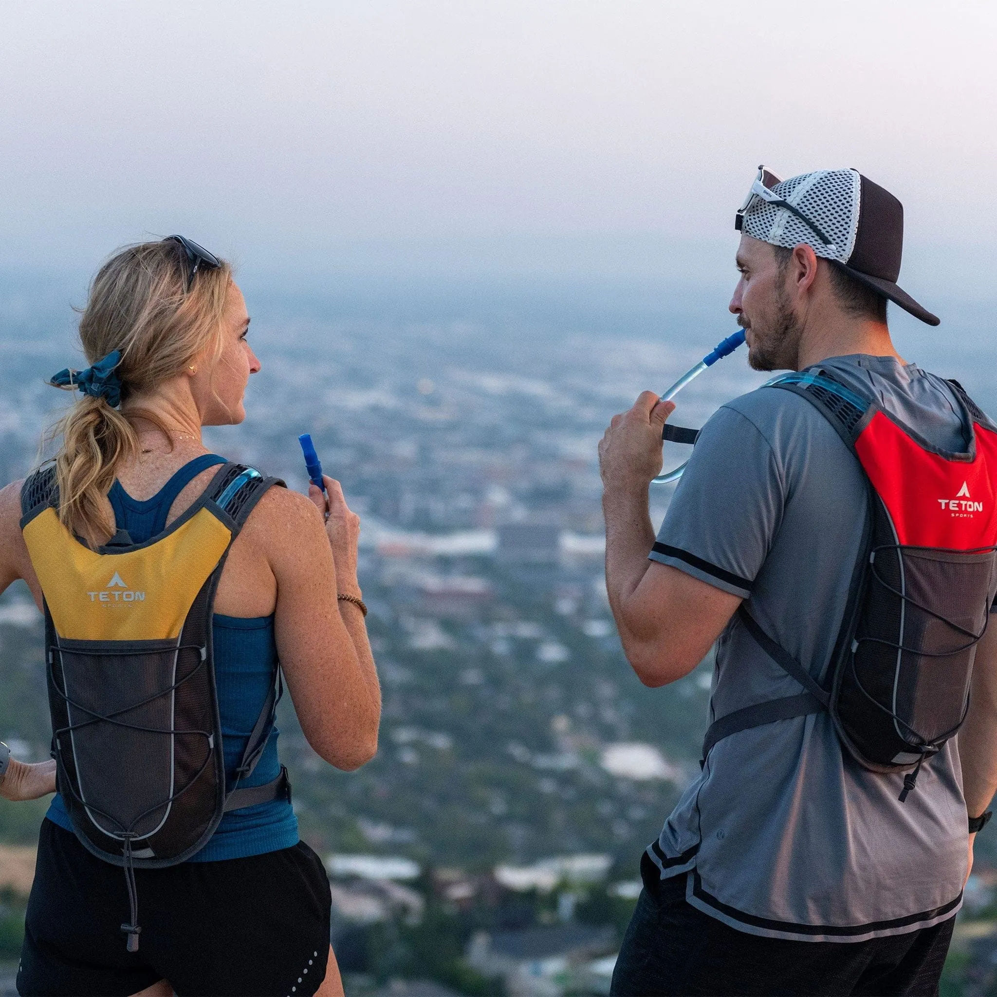 Teton Sports TrailRunner 2l Hydration Pack in Stark Red